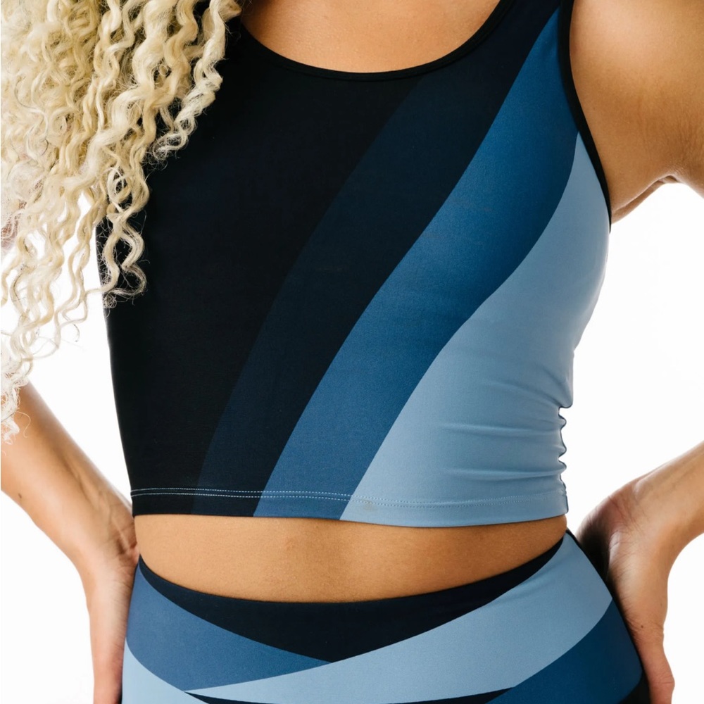 NWOT Zyia Shades Of Blue Block Luxe 2-n-1 Tank Sz Large